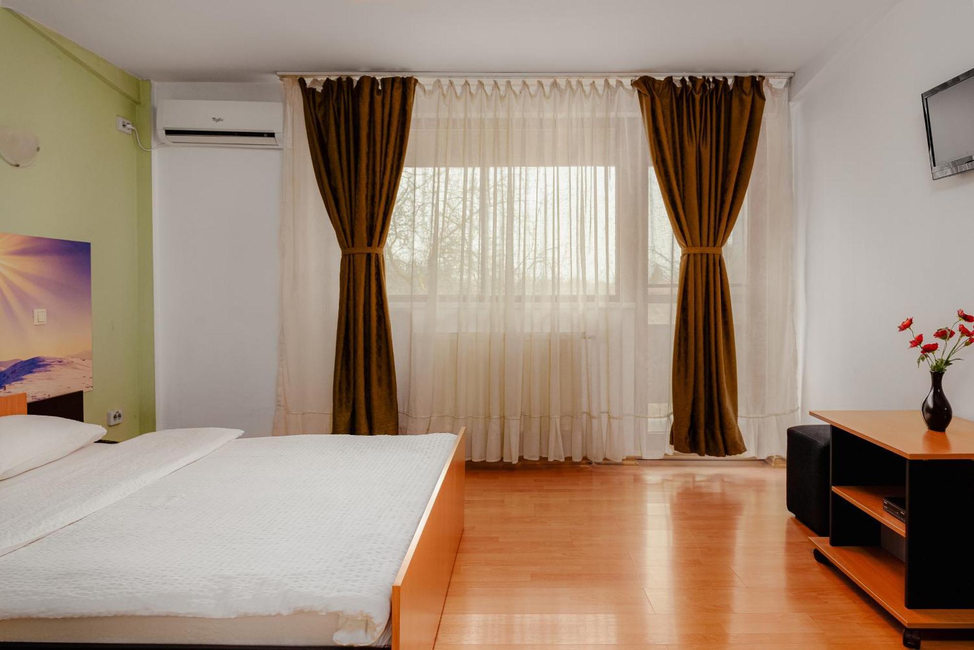 Business Transit To Therme & Bucharest Airport Săftica Eksteriør bilde